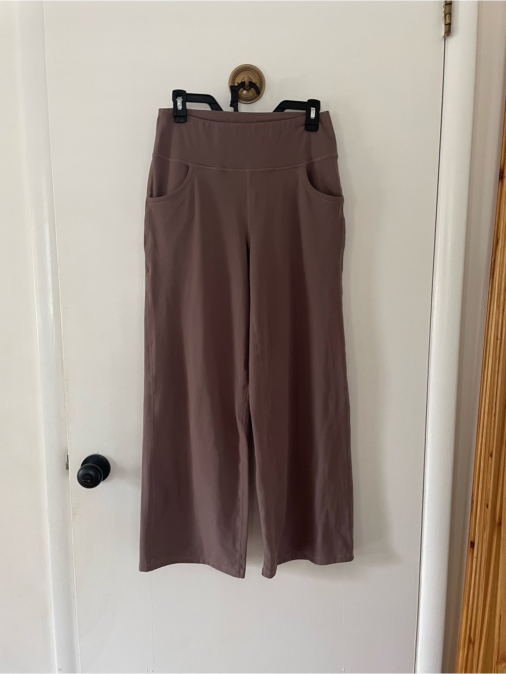 Women's Wide-Leg Pull-On Yoga Pants in Mauve